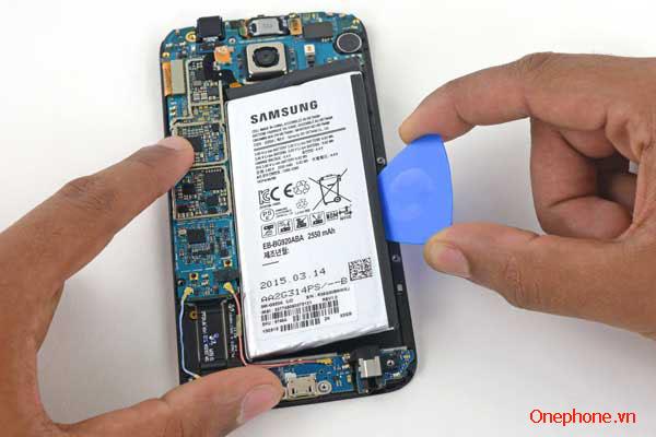 Thay pin Samsung tại Thanh Xuân